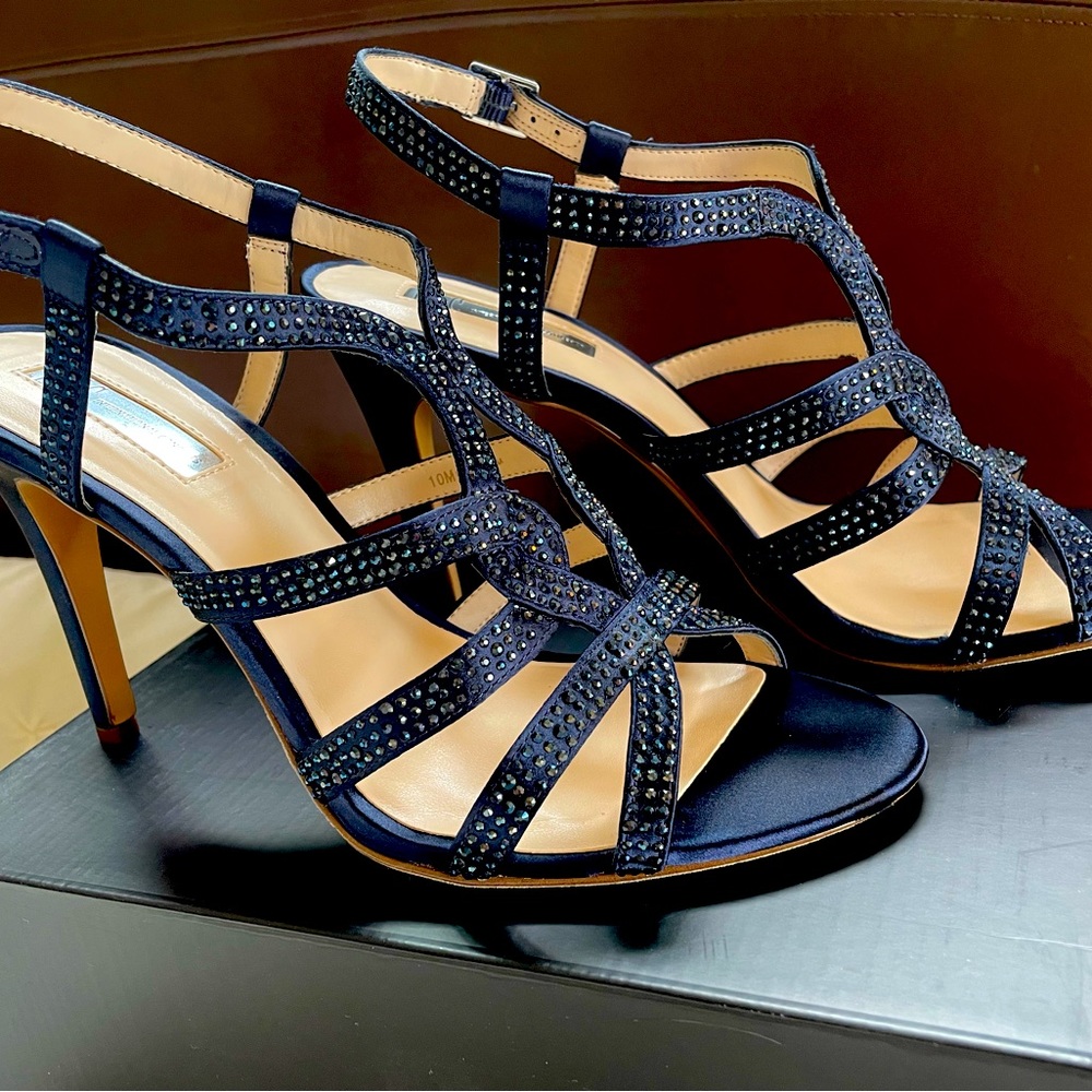 EUC Gorgeous International Concepts Size 10 Navy Blue Rhinestone-Studded Heels